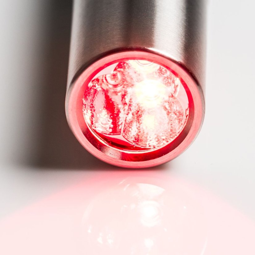 Pohled na čočku pera VitaSpot s kombinací 5 vlnových délek